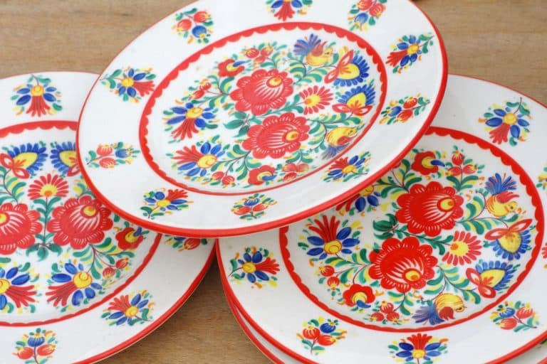 decorazioni vecchi piatti.jpg