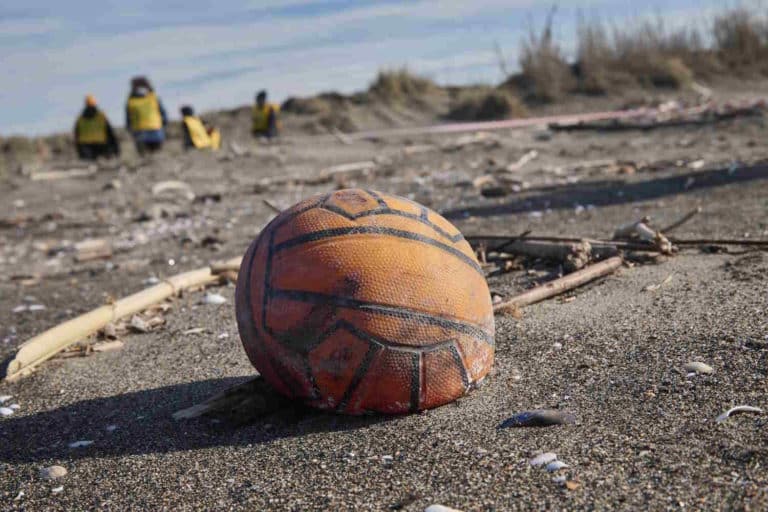 rifiuti spiagge 1.jpg