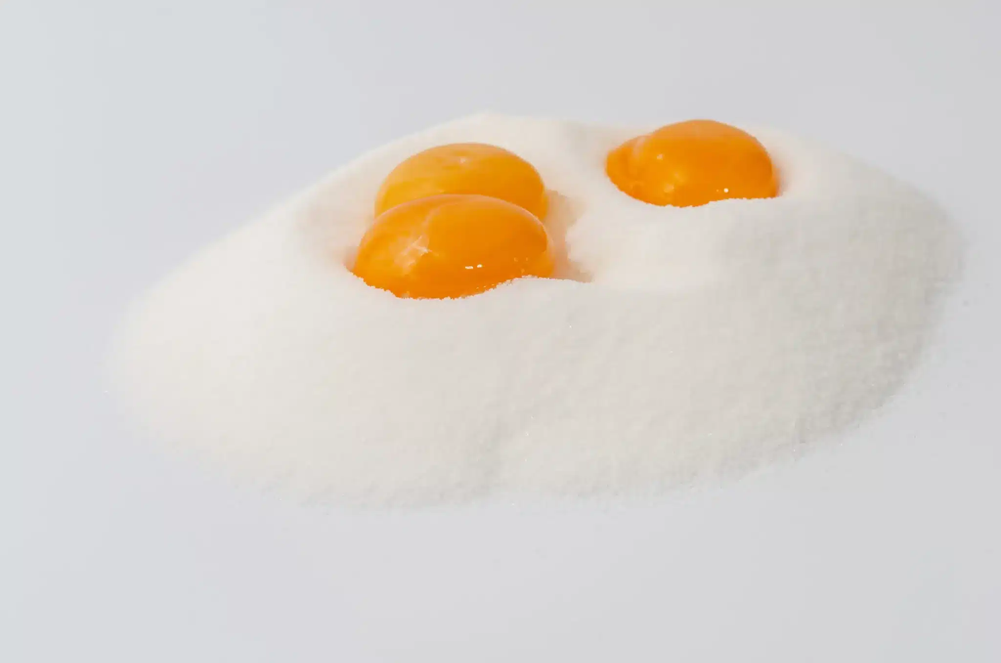 Come preparare i tuorli marinati: ricetta semplice 1 AdobeStock 277560692 scaled.jpeg.webp