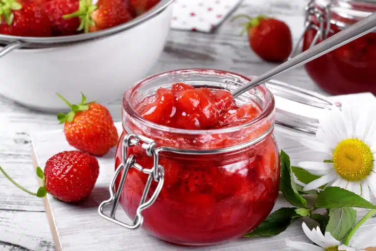 Fragole sciroppate scaled.jpg.webp