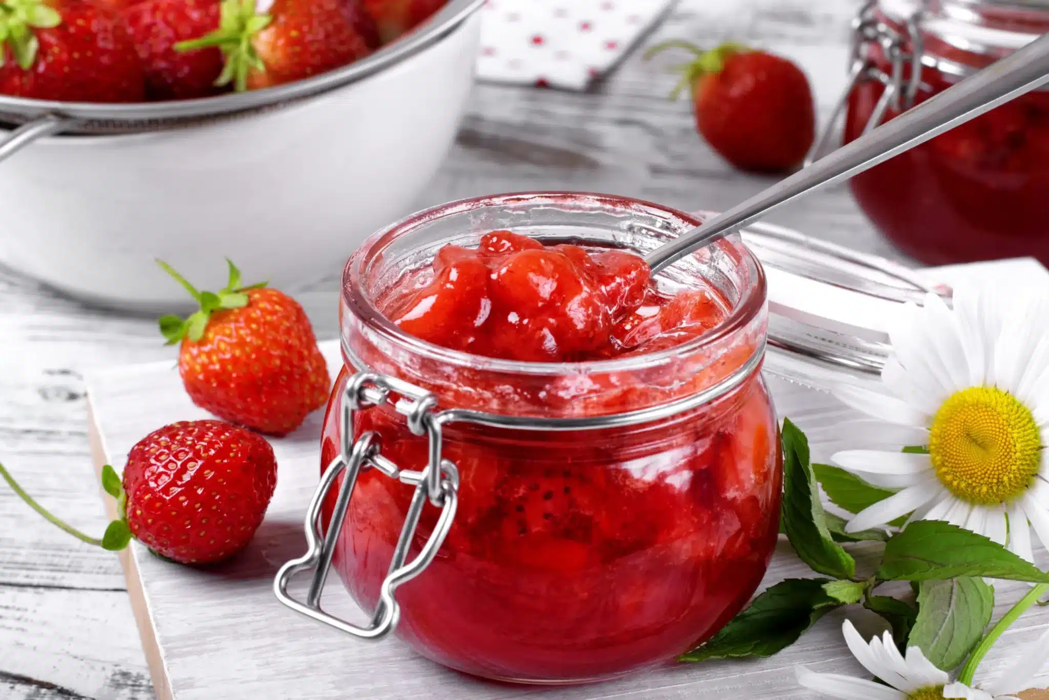 Fragole sciroppate, con questa ricetta le avrai sempre a disposizione 1 Fragole sciroppate scaled.jpg.webp