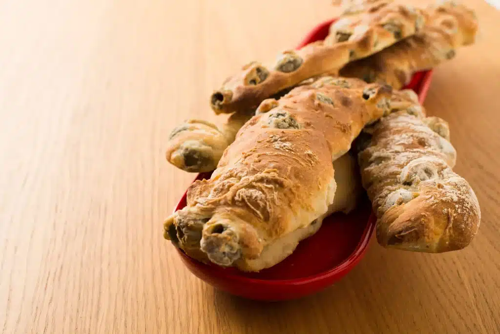 Grissini con le olive scaled.jpeg.webp