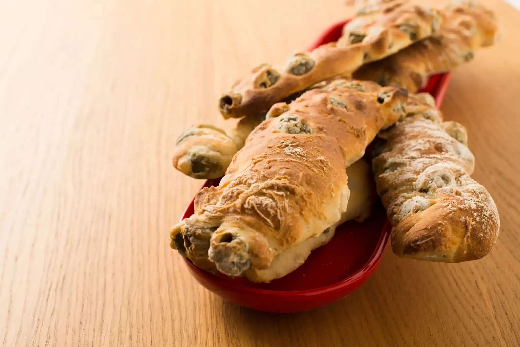 Panini alle olive: puoi usarli in tanti modi 1 Grissini con le olive scaled.jpeg.webp