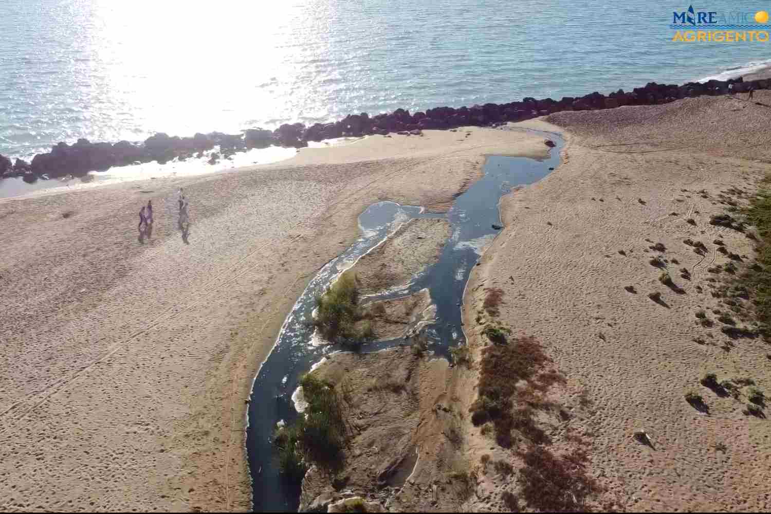 “Sversamenti fognari direttamente sulla spiaggia delle Dune di San Leone”: la denuncia (quasi inascoltata) di Mareamico Agrigento 1 Inquinamento San Leone.jpg