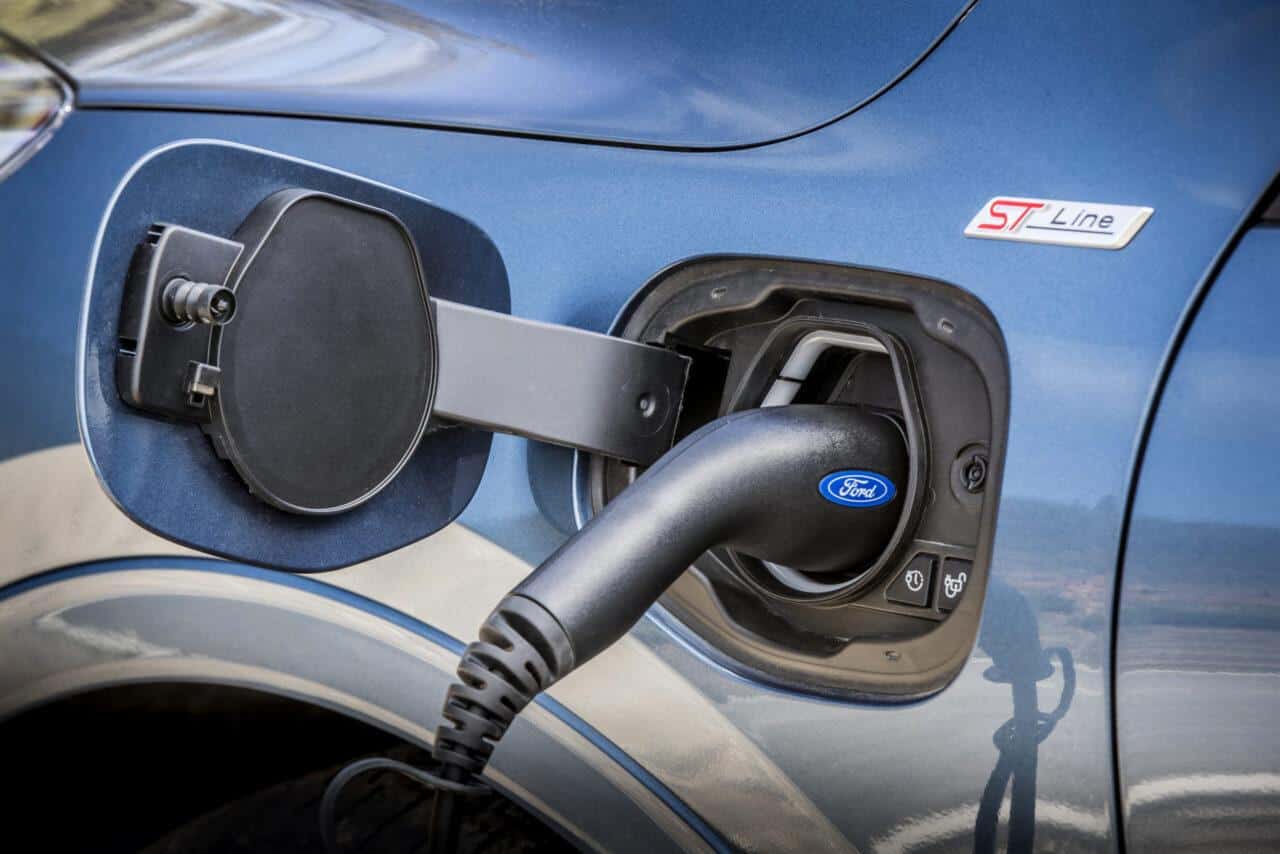 Richiamo Ford Kuga Plug-in: come chiedere il rimborso di 120 € 1 Kuga ST Line X Plug In Hybrid 059 scaled e1746692189986.jpg