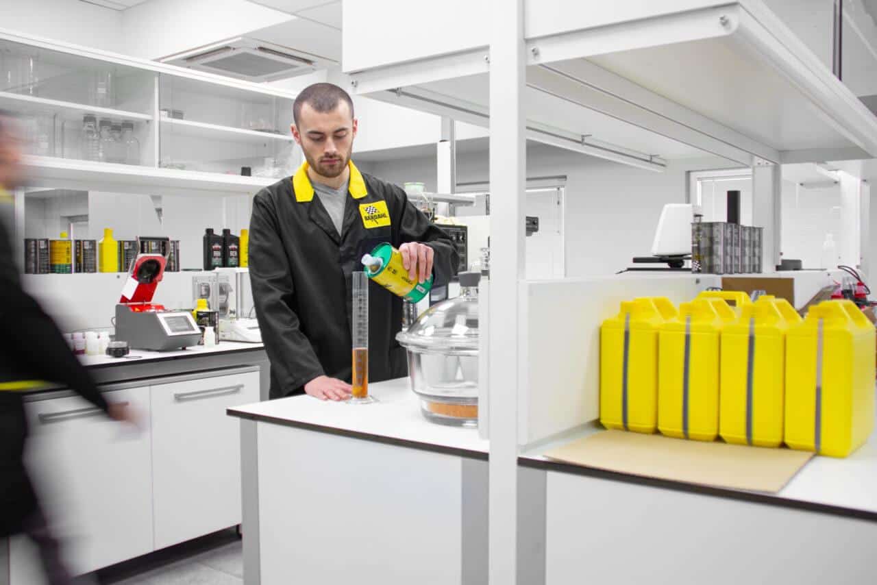 Bardahl ad Autopromotec: ecco la nuova gamma lubrificanti auto 1 M LAB Maroil Bardahl Italia scaled e1748250147685.jpg