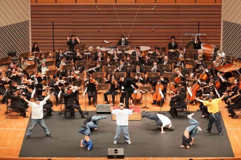 Musica classica e breakdance.jpg