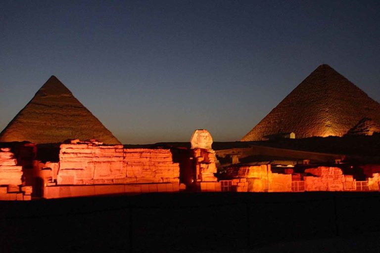Necropoli di Giza.jpg