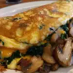 Omelette con funghi e spinaci.jpeg.webp