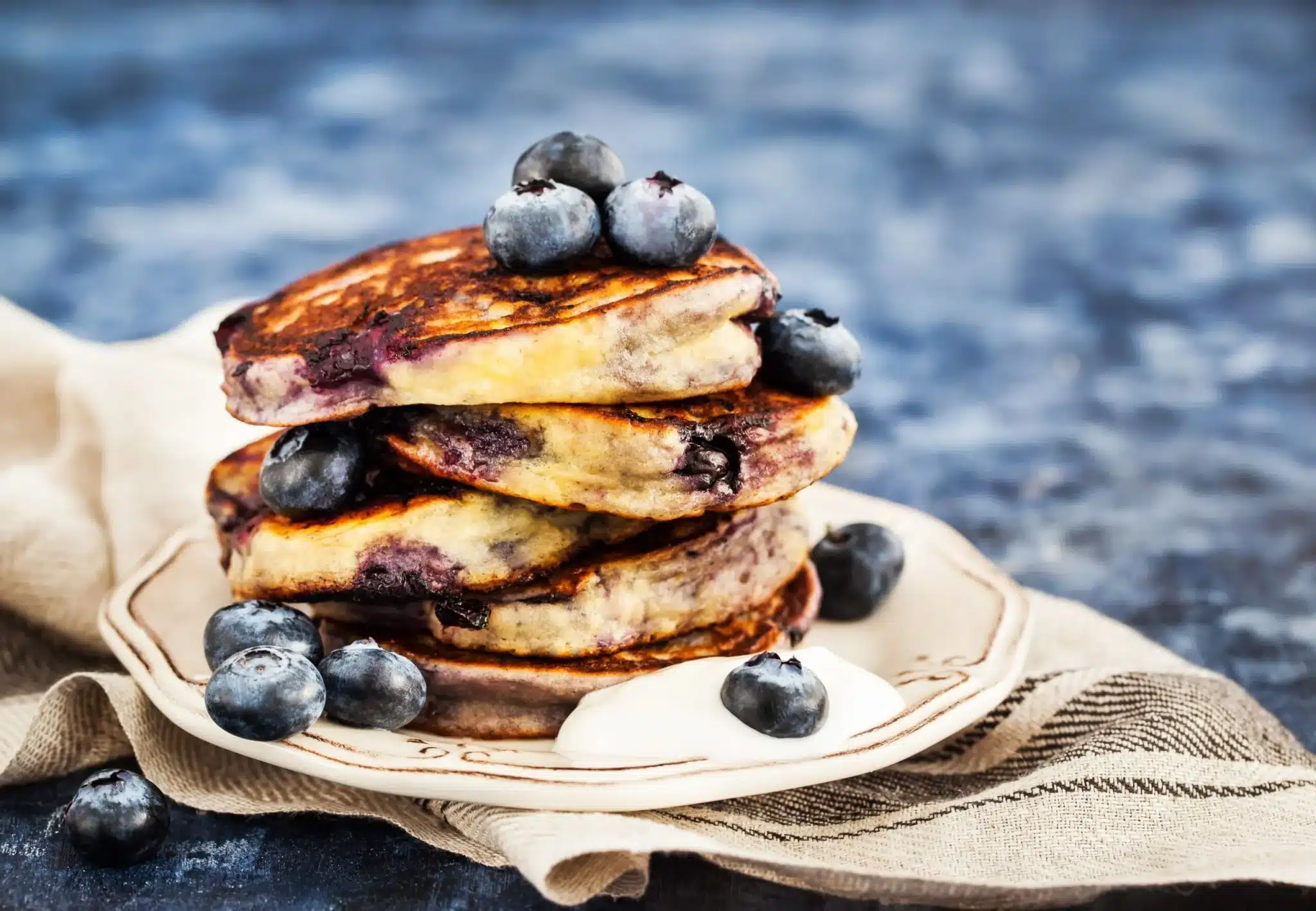 Pancakes ai mirtilli: per una colazione super 1 Pancake ai mirtilli scaled.jpg.webp