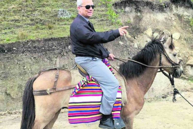 Papa a cavallo.jpg