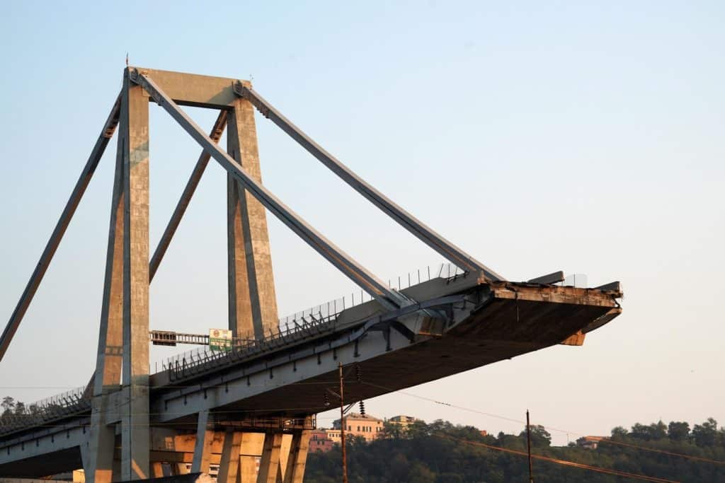 Ponte Morandi crollato.jpg
