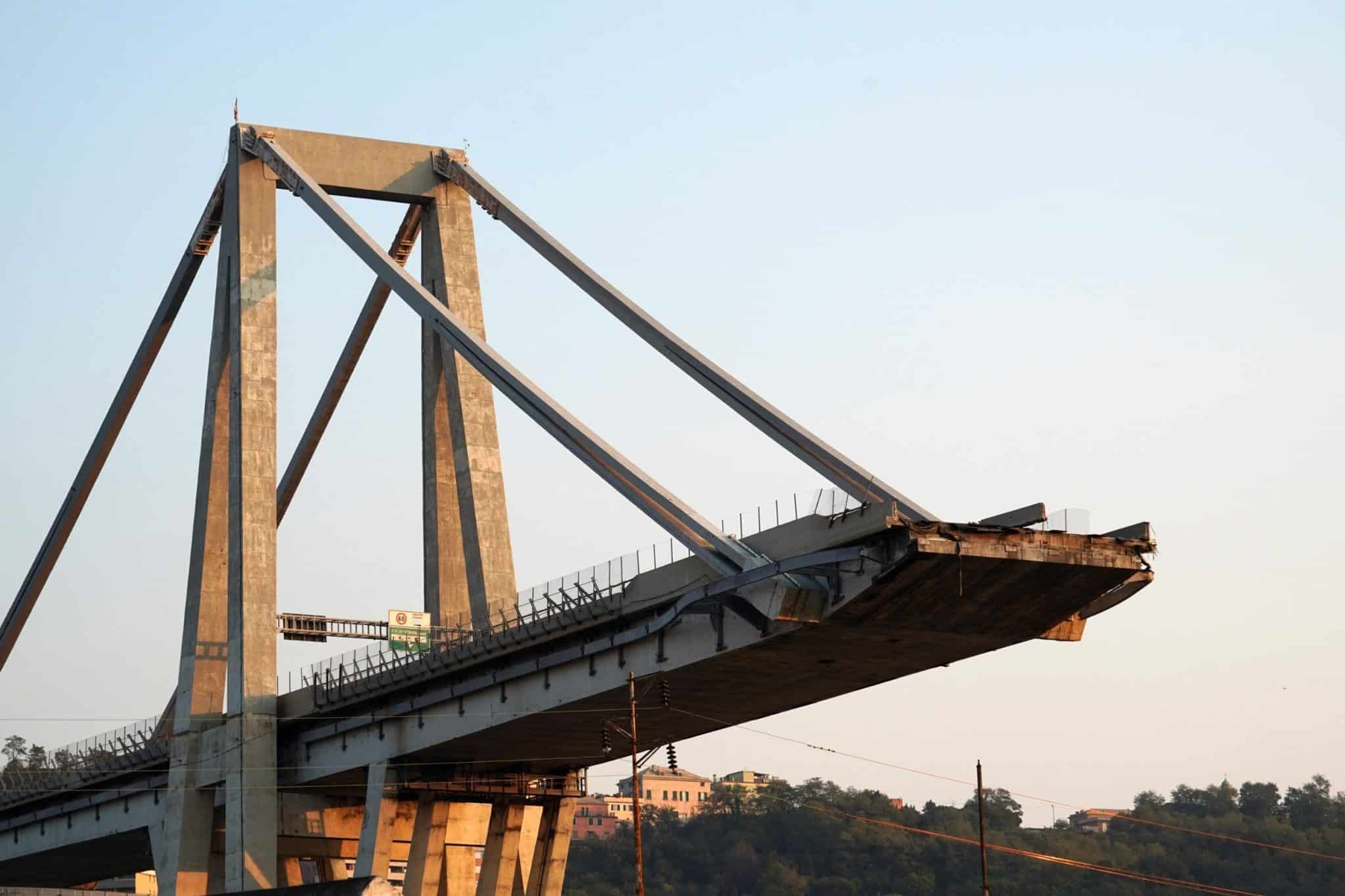 Ponte Morandi crollato.jpg