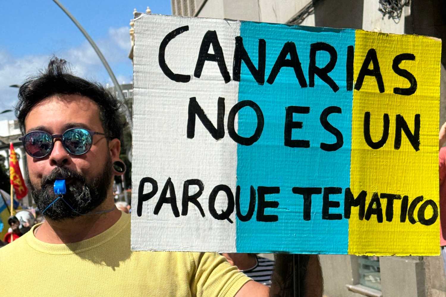 Forti proteste contro l’overtourism nelle Isole Canarie: i residenti dicono basta e scendono in piazza 1 Proteste overtourism.jpg