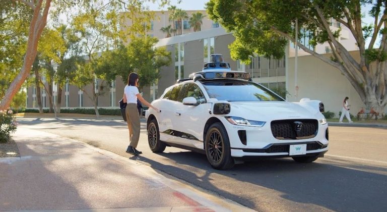 TaxiRobot Waymo in California.jpg