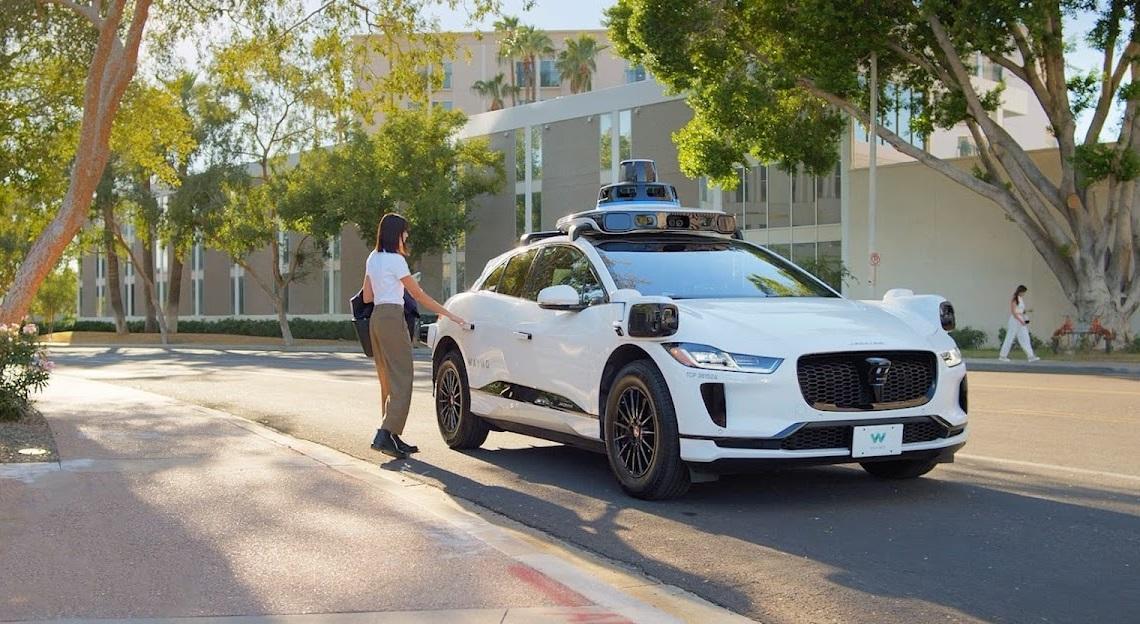TaxiRobot Waymo in California.jpg