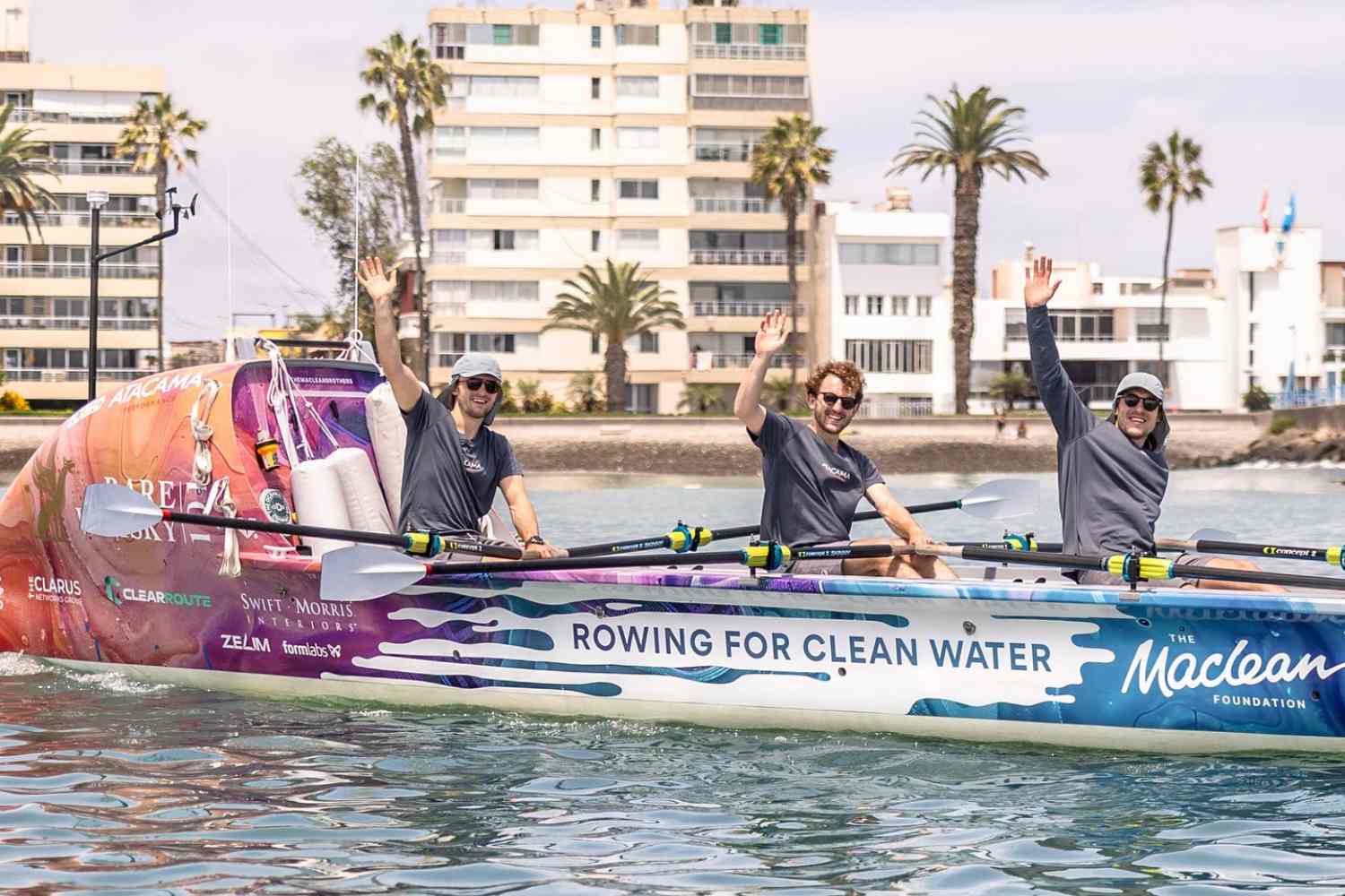 Tre fratelli vogliono completare la traversata del Pacifico più veloce di sempre con una barca a remi (e lo scopo ti commuoverà) 1 The Maclean Foundation.jpg