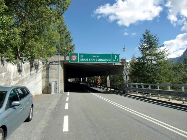 Tunnel Gran San Bernardo.jpg