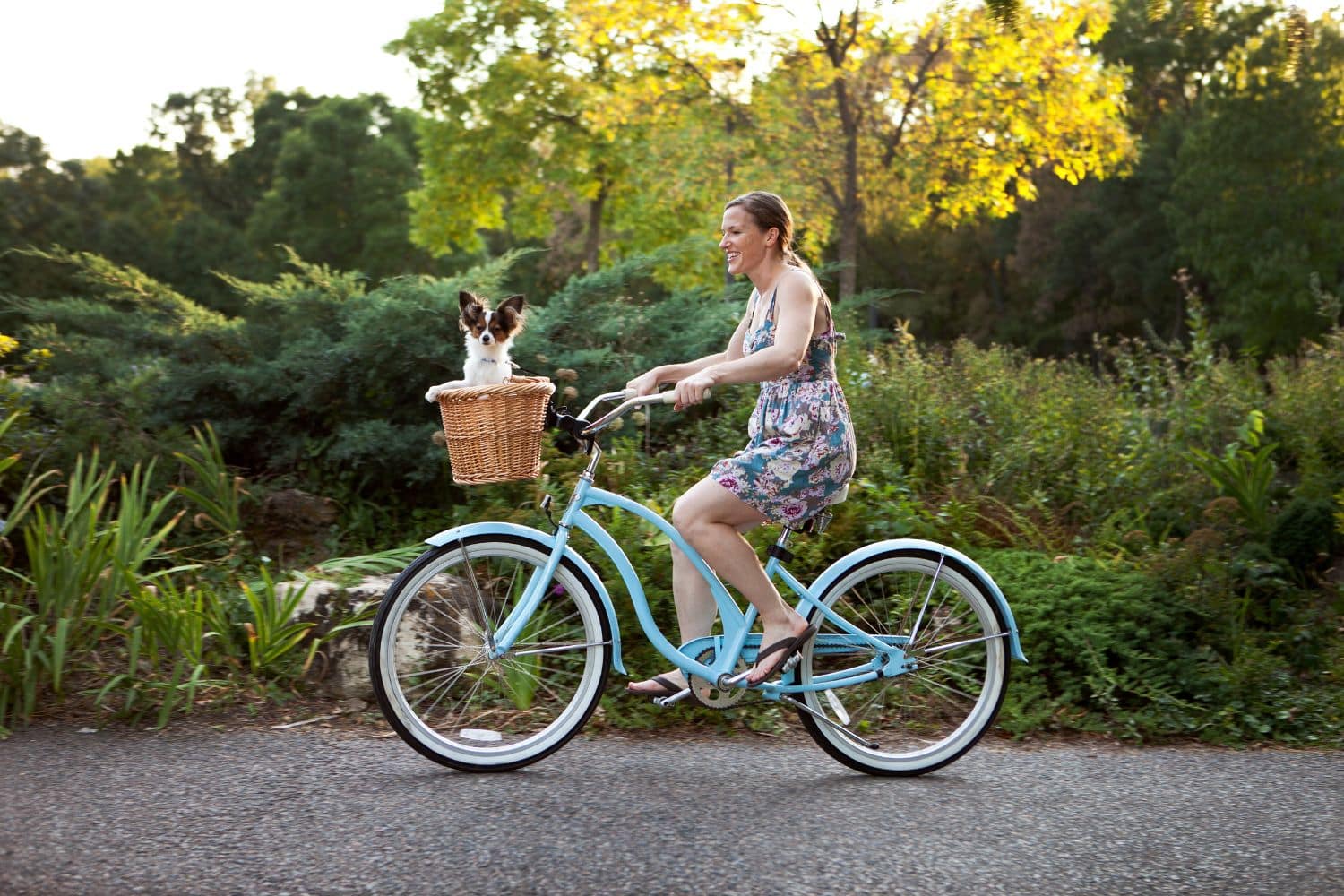 Andare in bicicletta rende felici: anche la scienza ha capito perché pedalare fa così bene alla mente 1 bici felicita.jpg