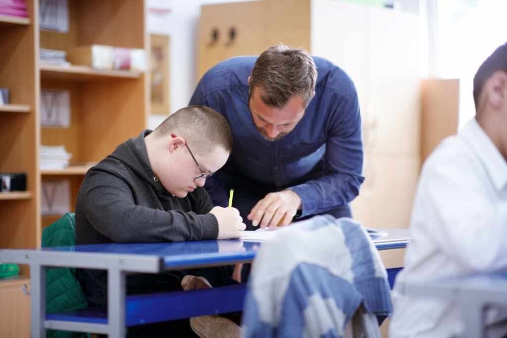 Così l’Italia sta “violando i diritti dei disabili” nelle scuole 1 docente sostegno