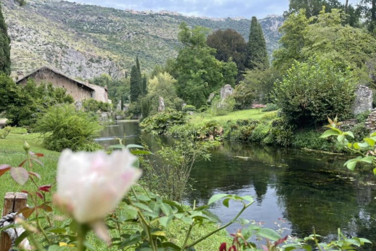 giardino ninfa.jpg