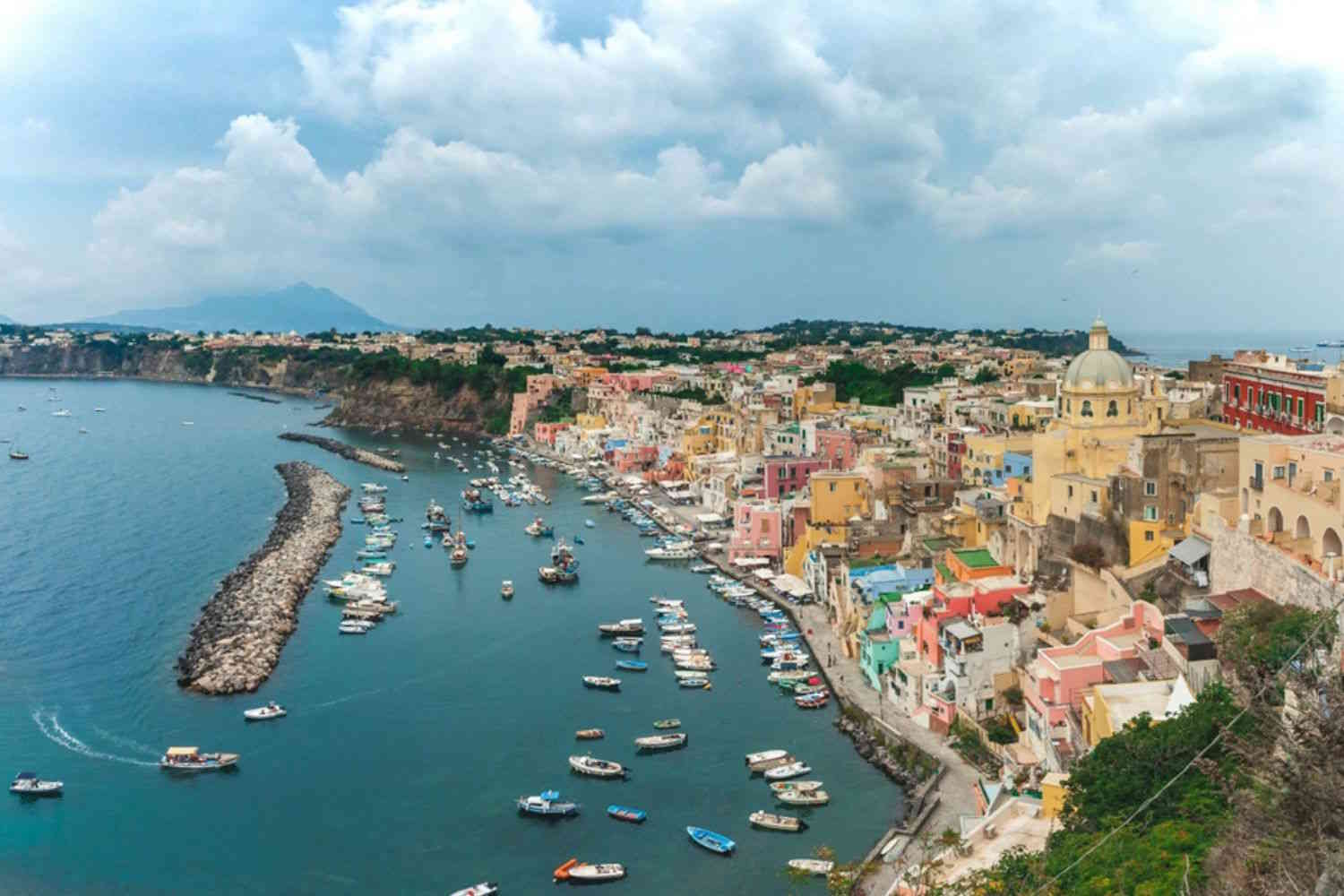 5 modi di godersi Procida e vivere l’isola tra panorami e set cinematografici 1 isola di procida.jpg