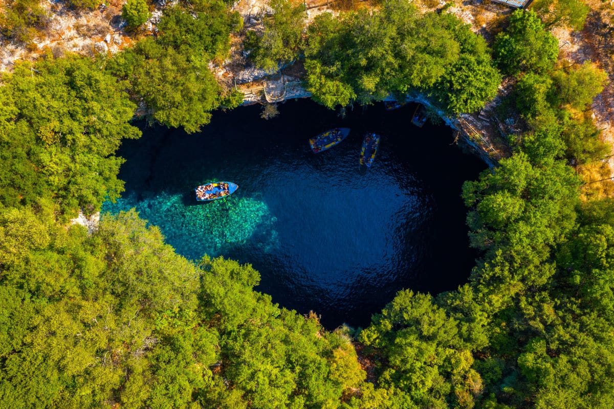 lago melissani grecia