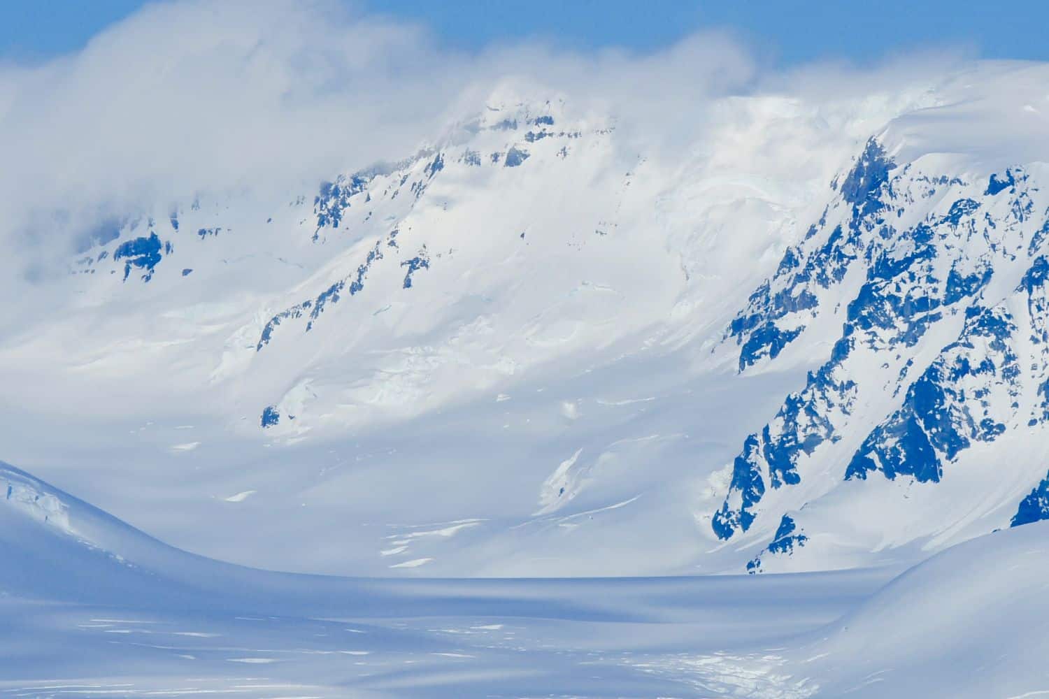 Monti Gamburtsev: scoperta l’origine dell’imponente catena montuosa (simile alle Alpi) nascosta sotto il ghiaccio dell’Antartide 1 montagne antartide.jpg