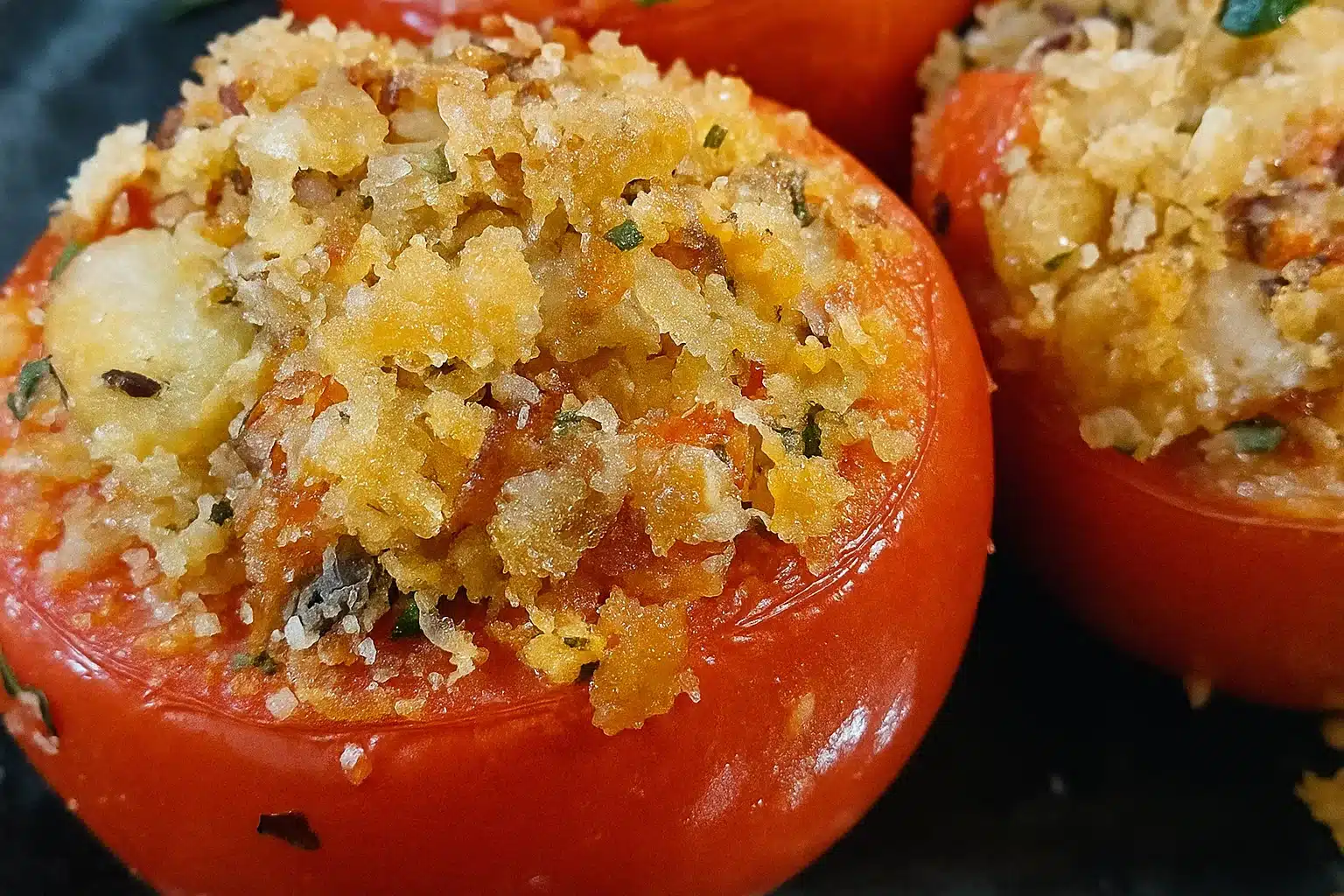 Pomodori ripieni al tonno: il secondo perfetto che profuma d’estate 1 118d5ccd 2460 4566 91f3 fc035ba0a714 2.png.webp
