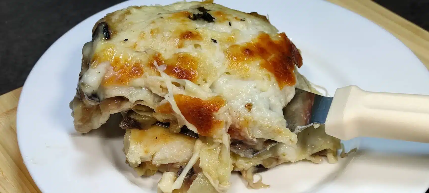 Lasagna leggera con melanzane: cremosa, filante e con sole 310 kcal a porzione! 1 311468938 1058794591381388 3692706658764428673 n 1.jpg.webp