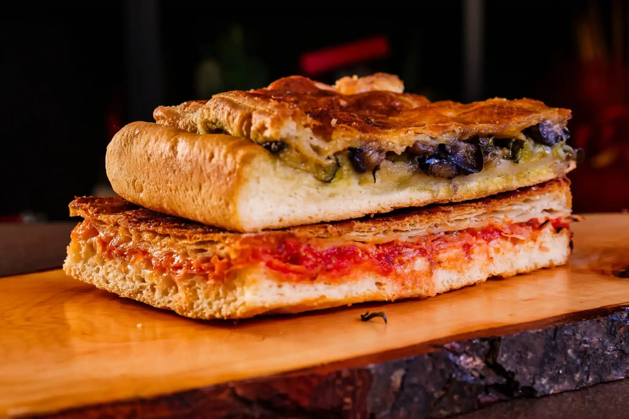 Pizza parigina napoletana: la ricetta tradizionale è squisitissima! 1 AdobeStock 1397893695 scaled.jpeg.webp