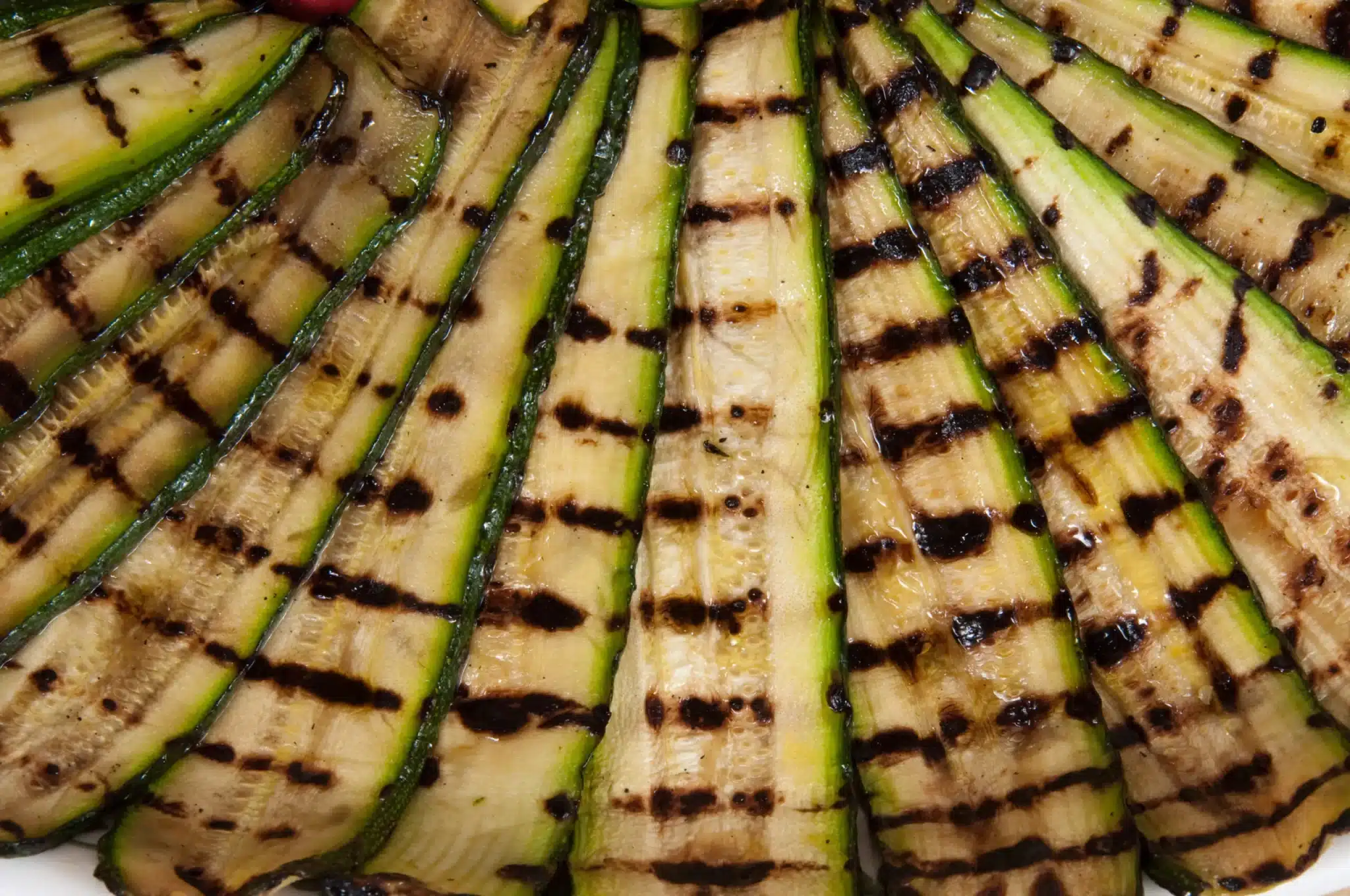 Come grigliare le zucchine alla perfezione: sottili, saporite e mai secche 1 AdobeStock 22094306 scaled.jpeg.webp