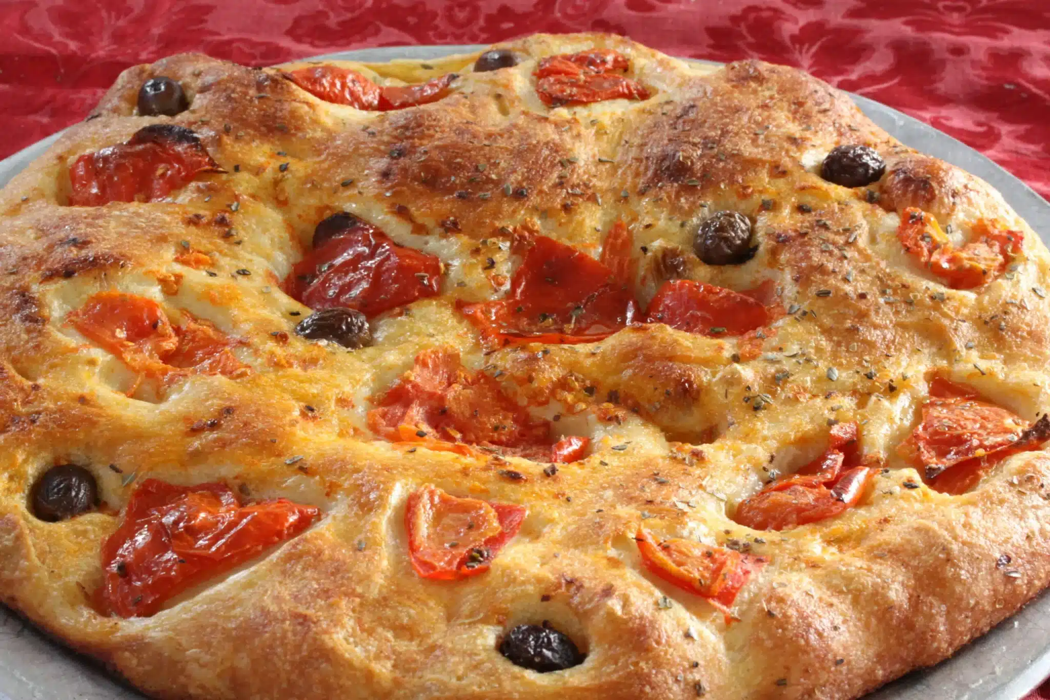 Focaccia barese: alta, morbida, con bordo croccante 1 AdobeStock 59035364 scaled.jpeg.webp