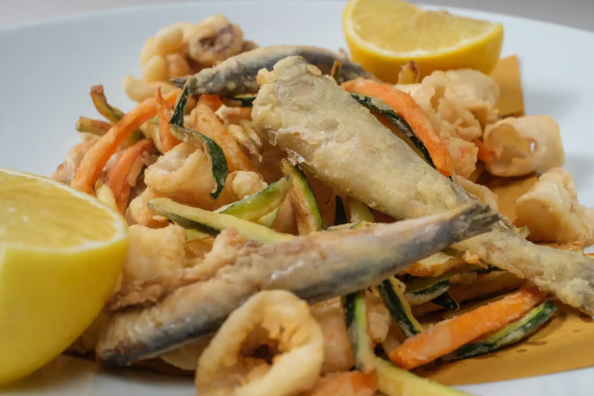 Frittura mista di paranza con verdure: i miei amici me la chiedono sempre! 1 AdobeStock 755869216 scaled.jpeg.webp