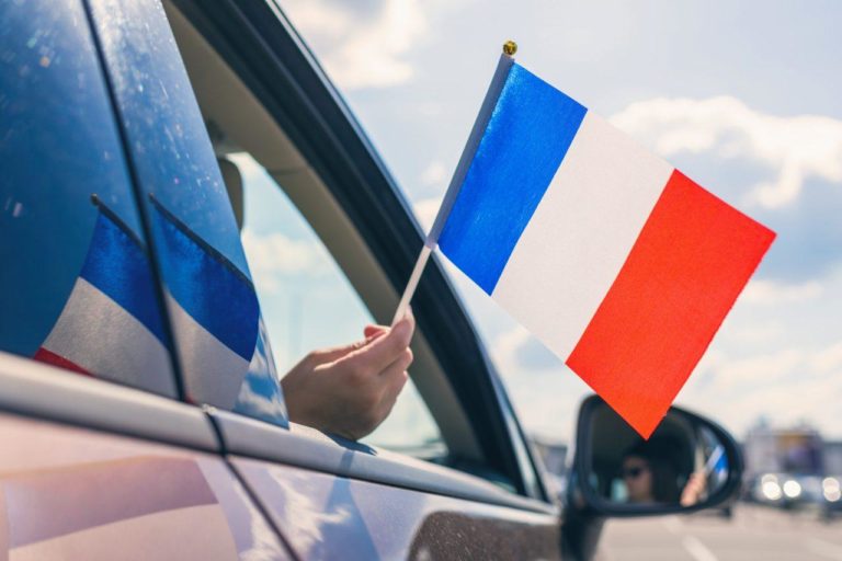 Bandiera Francia e1739983256381.jpg