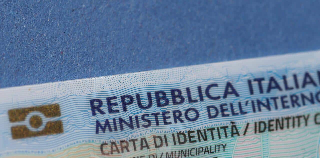 Documenti di viaggio: la carta d’identità cartacea sparirà nel 2026 1 CIE scaled e1751018769870.jpg