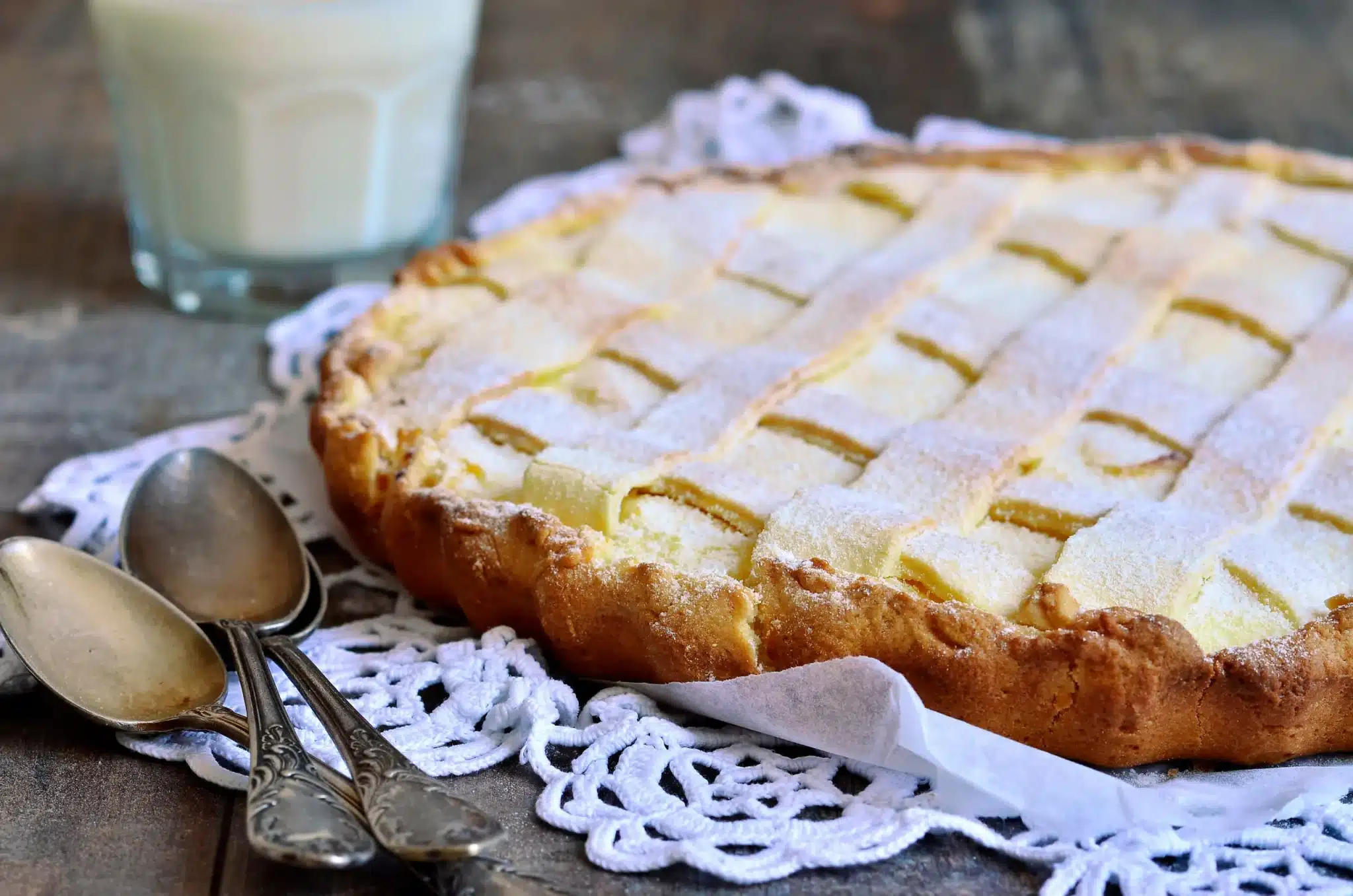 Crostata con crema al latte: buonissima anche fredda 1 Crostata con crema al latte scaled.jpeg.webp