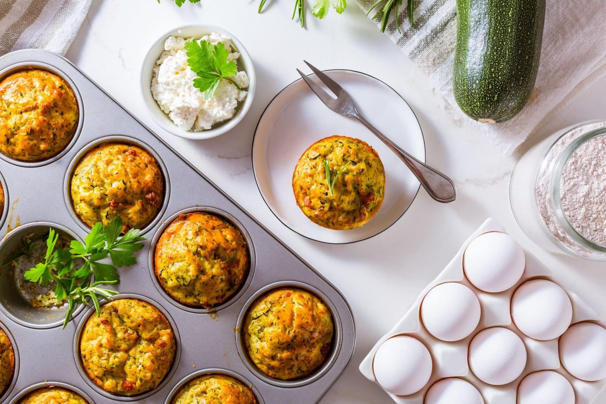 Muffin di zucchine e parmigiano: soffici, profumati e leggeri 1 Muffin zucchine scaled 8345980.jpeg