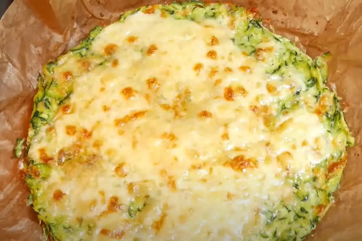 Base per pizza light: saporitissima e senza farina, puoi farcirla come vuoi! 1 Pizza senza farina 2.jpg.webp