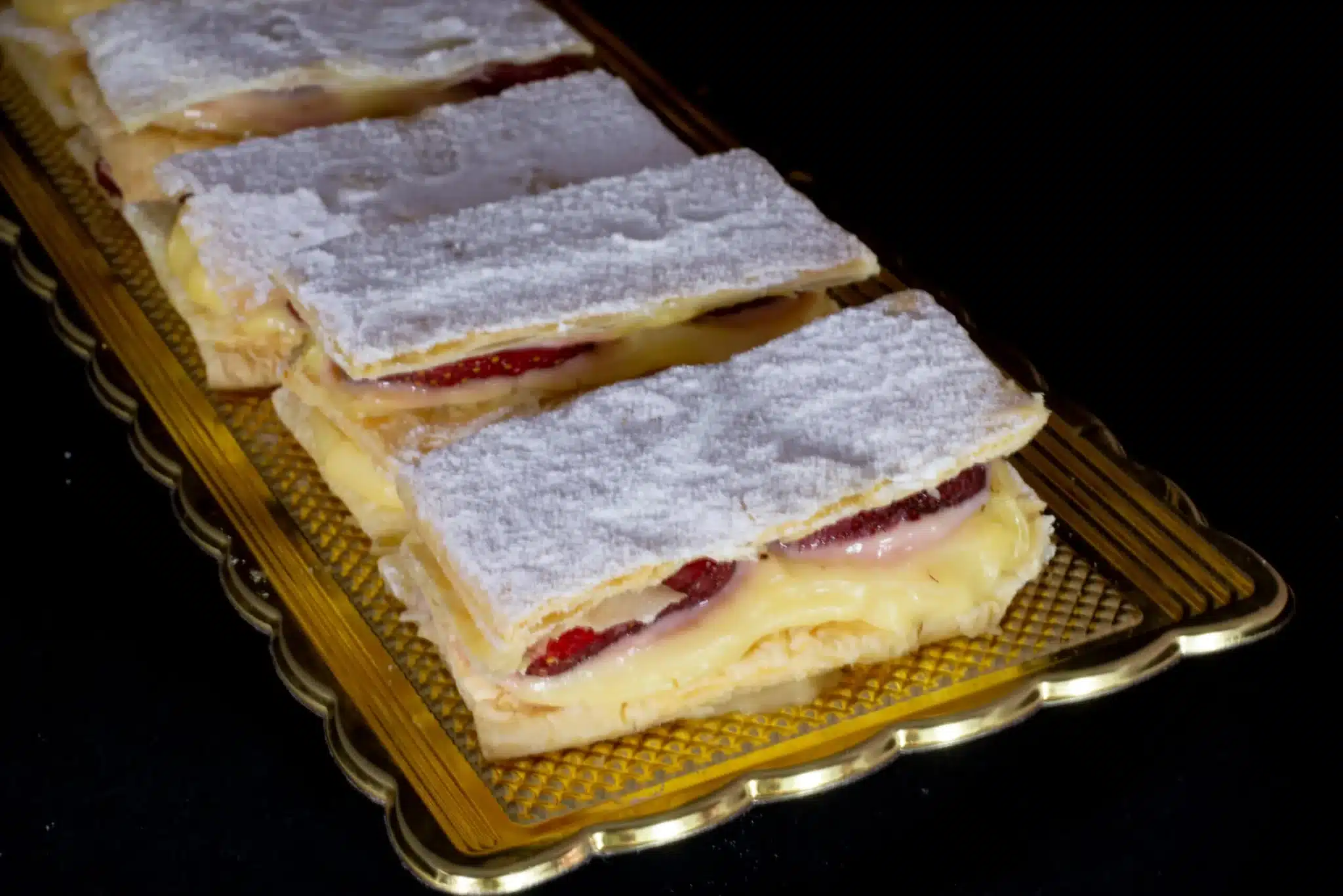Sfoglia crema e fragole scaled.jpeg.webp