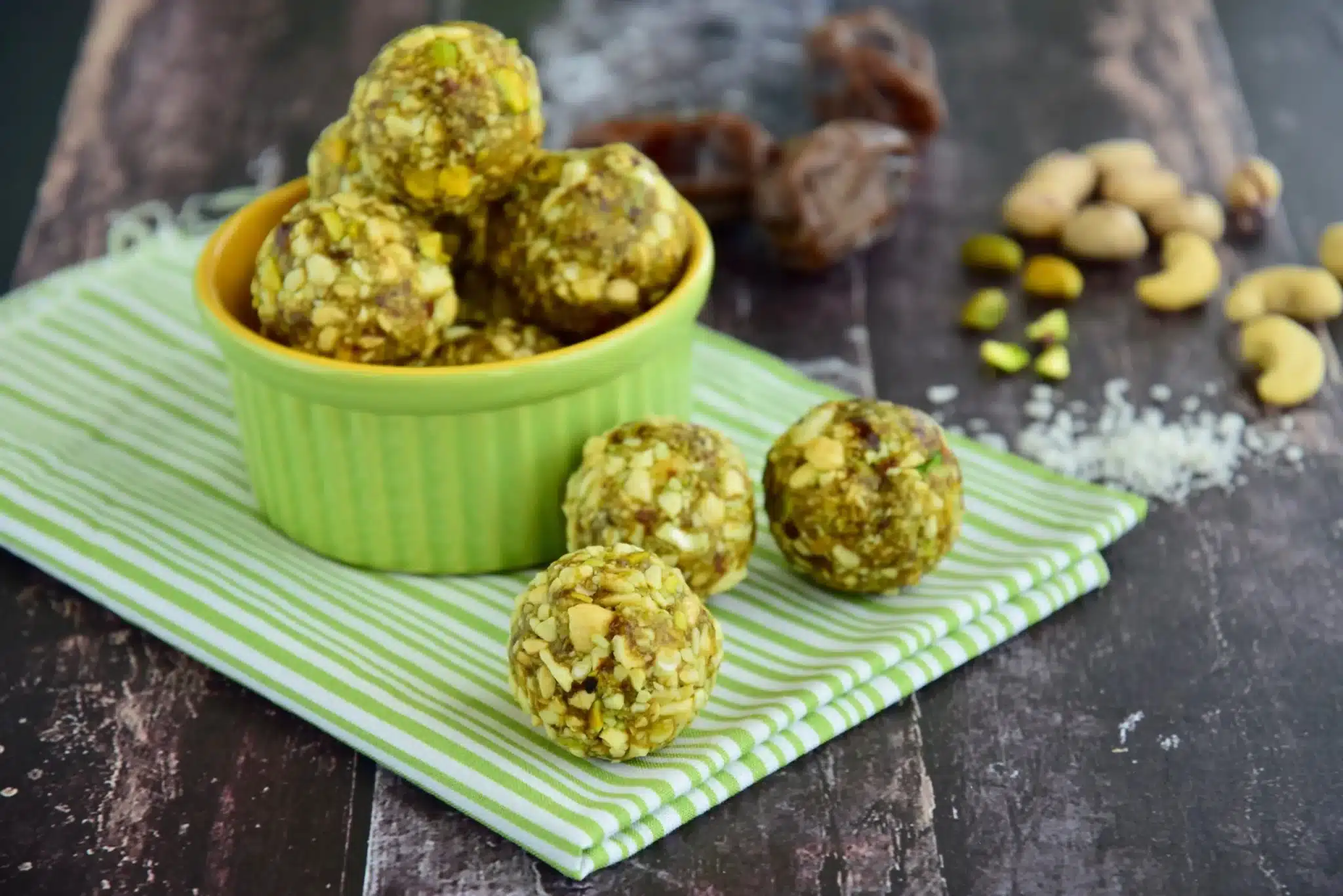 Tartufini al pistacchio: li prepari al volo e senza cottura! 1 Tartufini al pistacchio scaled.jpeg.webp