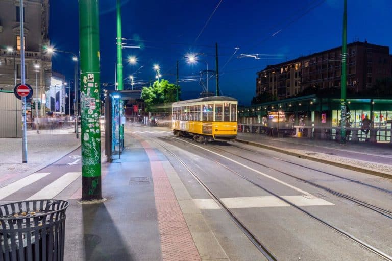 Tram Milano di notte.jpg