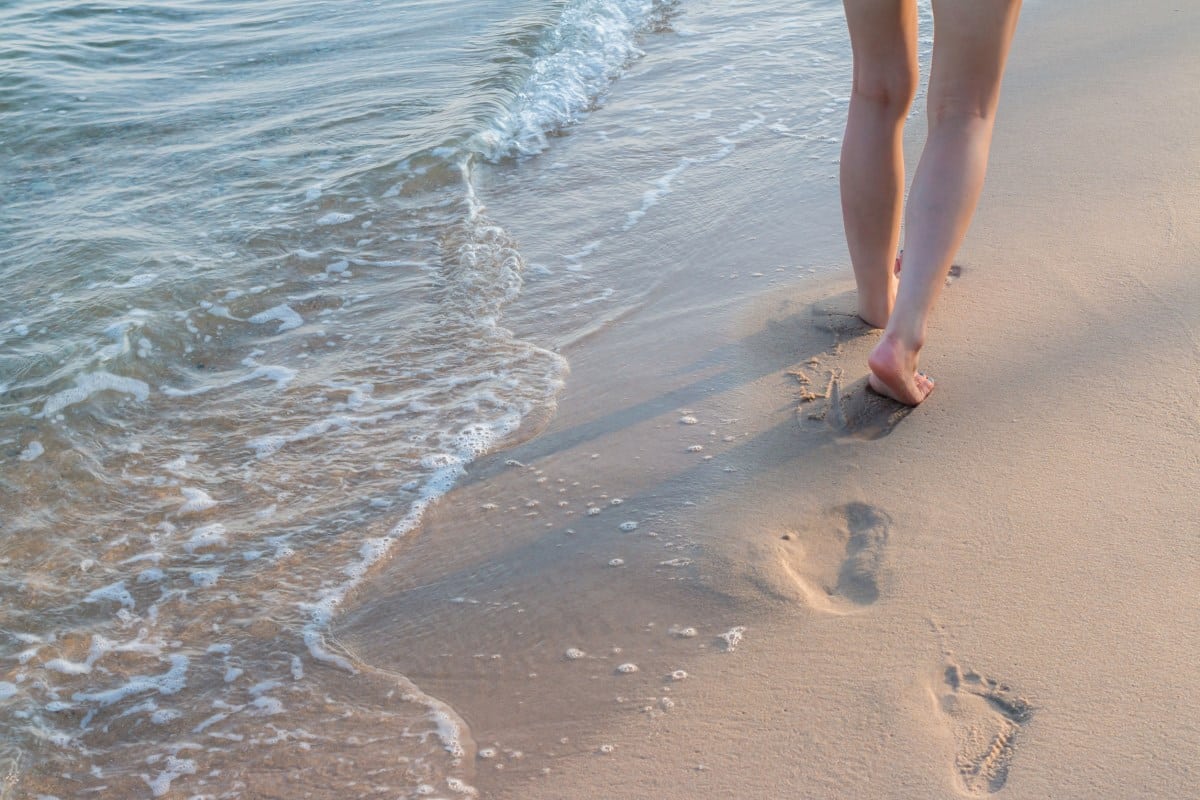 camminare spiaggia