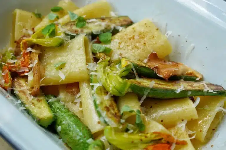 paccheri zucchine fiori di zucca.jpg.webp