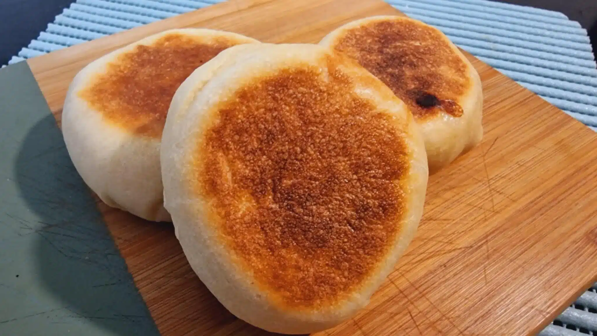 Panini in padella ripieni: senza lievito, con impasto allo yogurt 1 panini padella la mia ricetta.jpg.webp