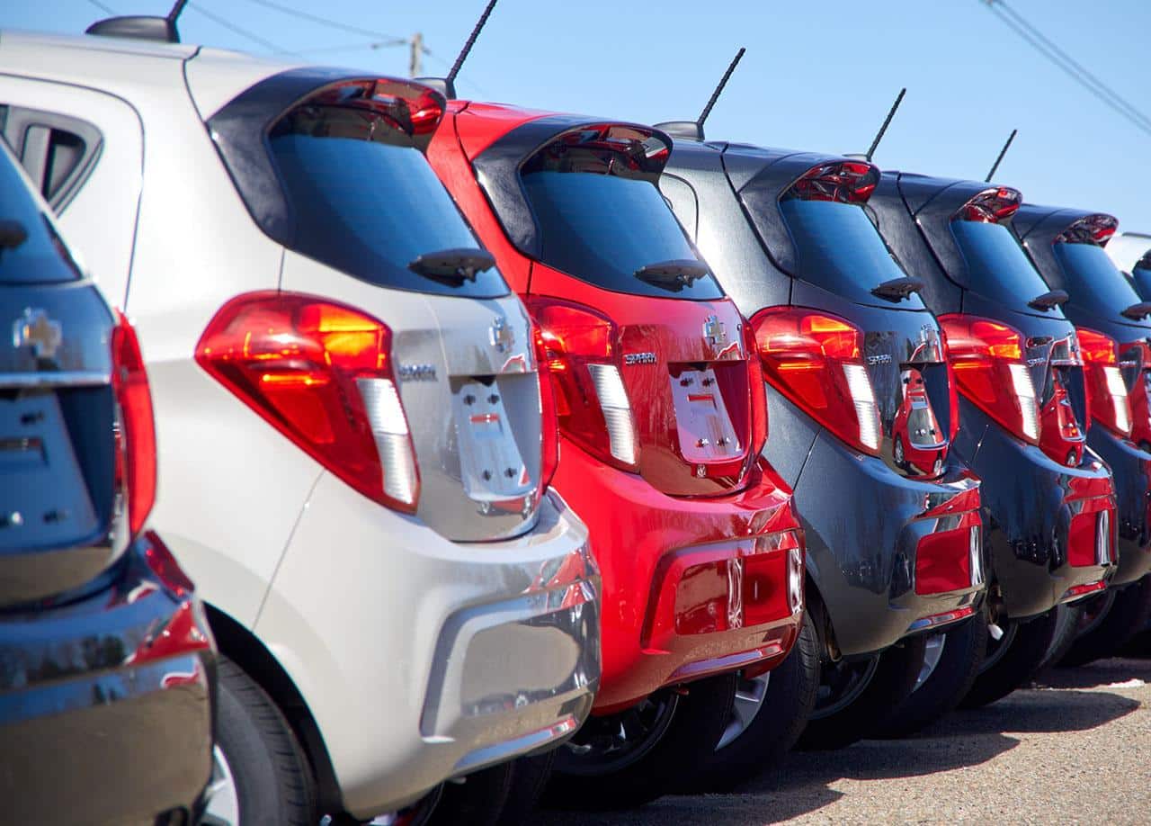 Concessionarie: invenduto il 57% delle BEV targate dal 2023 1 Auto in concessionaria.jpg