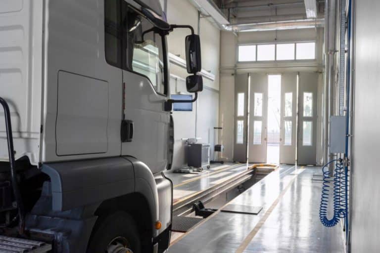Camion in officina per lispezione tecnica periodica PTI 1024x683.jpg