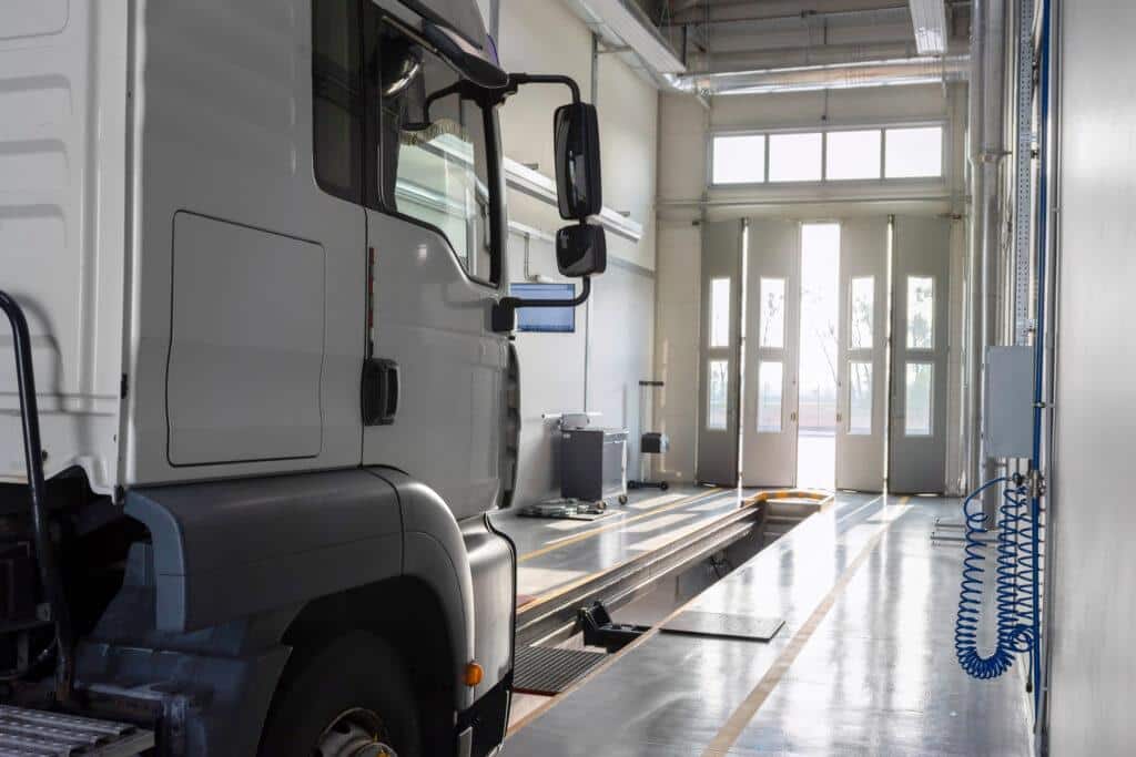 CITA: “prova freni PTI più efficace se le Case sbloccano i dati OBD” 1 Camion in officina per lispezione tecnica periodica PTI 1024x683.jpg
