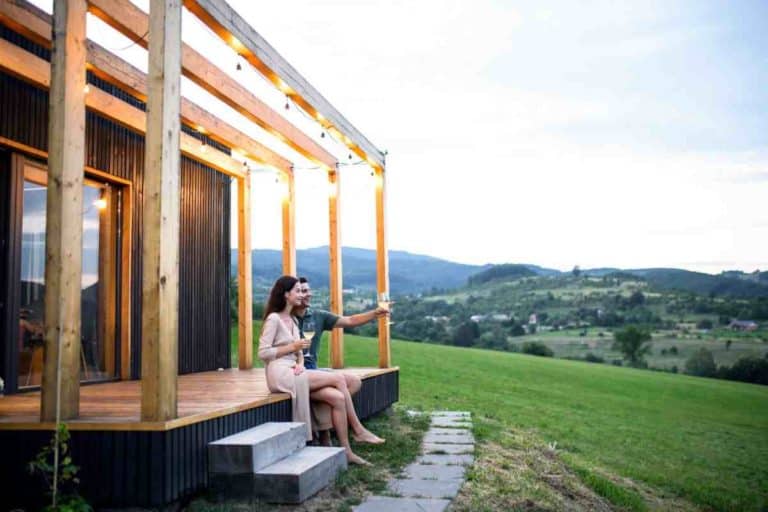 SH coppia casa vacanze collina 20250719 Notiziemusica.it .jpg