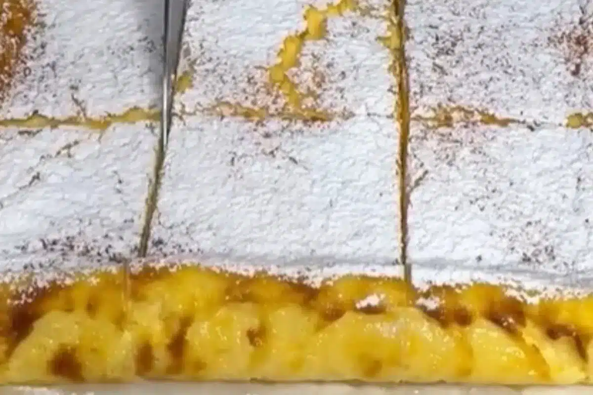 Senza farina né burro: questa torta alle pesche ti stupirà al primo morso 1 Torta pesche sciroppate.jpeg.webp